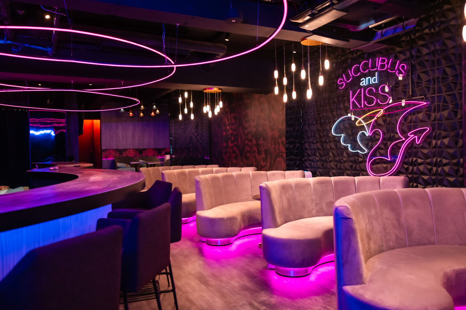 サキュバスシーシャ 赤坂KISSの店内